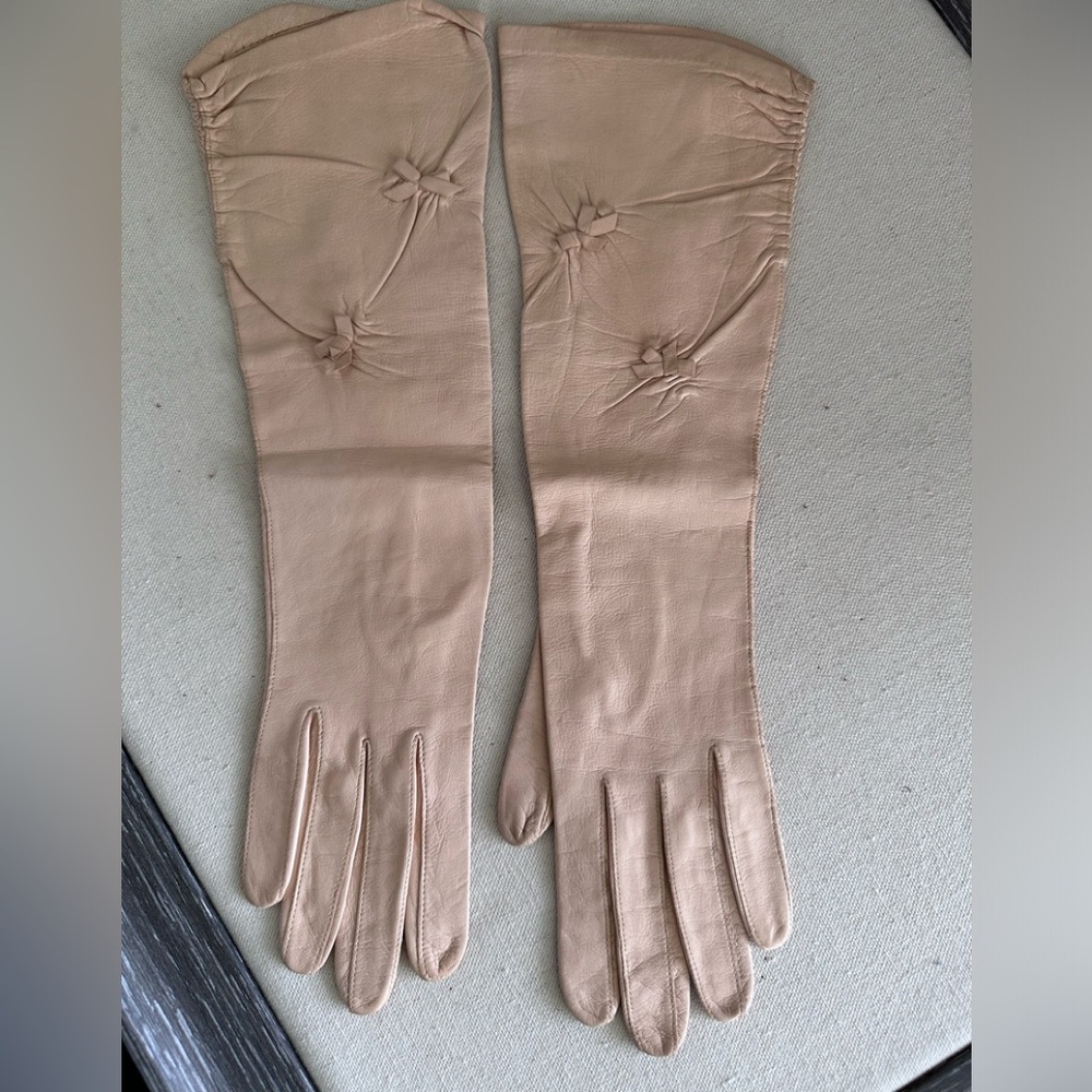 Antique Light pink leather 6 1/2 Kay Fuchs gloves